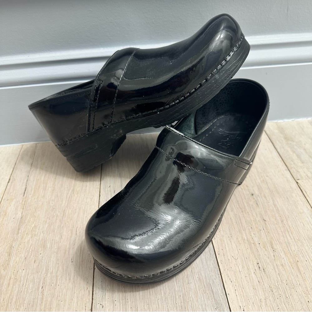 Dansko black patent clogs size 42 healthcare and hospitality’s #1 shoe